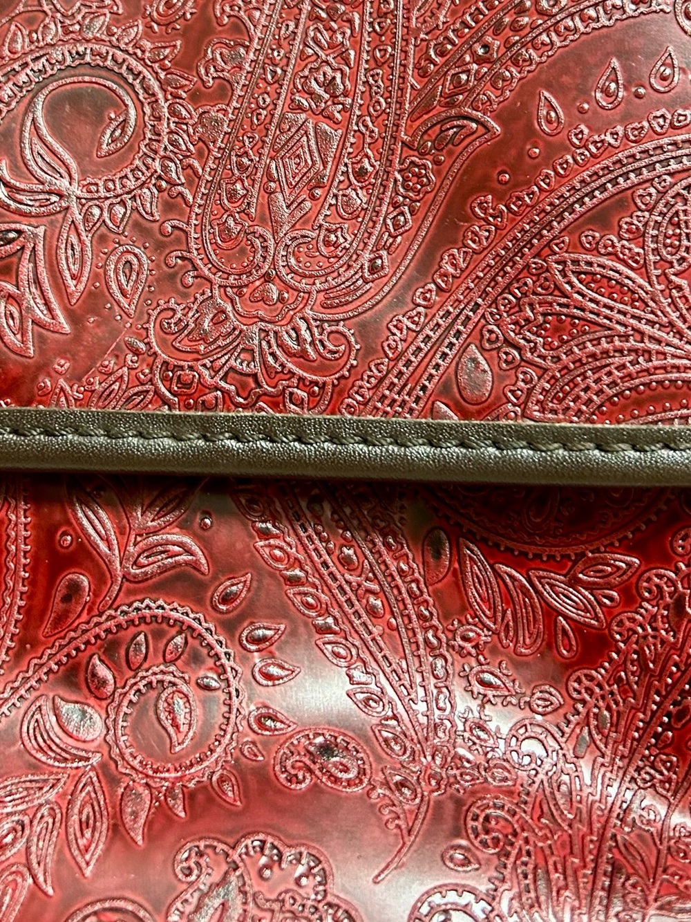 Relic Fossil Embossed Leather Shoulder Bag❤️🔥 - Picture 3 of 16